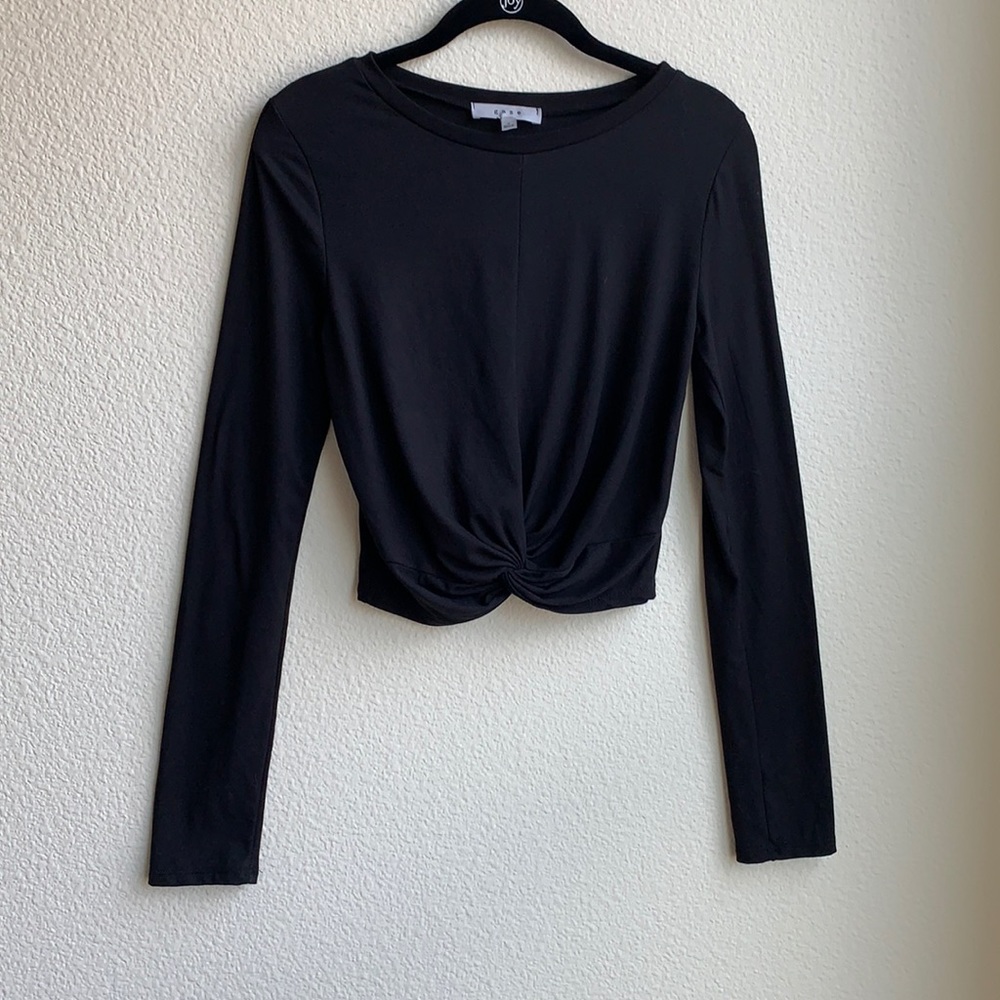 ✨gaze black long sleeve crop top✨